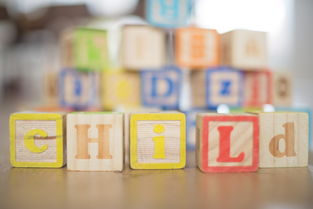 法律视角下的柠檬茶小孩哥现象，未成年人创业的法律与社会责任